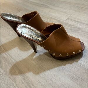 BCBG Women's Tan Heeled Mules